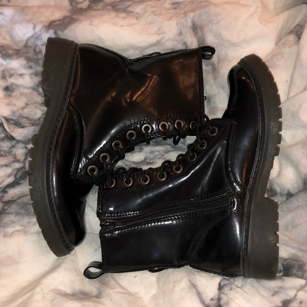 BRAND NEW Mudd Shane Boots - Black